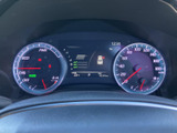視認性の高いメーターパネルで、運転に必要な情報を一目で確認できます。スピードや燃料残量など、安全運転をサポートする情報をわかりやすく表示。