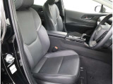 見えないところまで徹底洗浄!中古車をキレイで気持ちよくお乗りいただけるよう、トヨタ認定中古車はしっかりクリーニング。エンジンルームやシートを外した洗浄まで目に見えないところまで徹底的に洗浄しています。