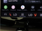 フロントシートには、シートヒーター&シートエアコンに加え、ステアリングホイール・ヒーターも装備。厳寒の地、北欧スウェーデン発祥のブランドならではのアイテムです。シートヒーターは後席にも装備しています。