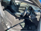 運転席まわりです。実際に座ってみて、乗り心地を体験してみてください,視界も良好です