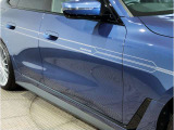 【BMWミラー】視認性の高いスタイリッシュなミラー。自動防眩機能も付いており夜間のドライビングをサポートします。