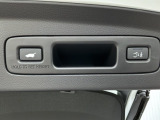 運転席とリアゲート本体に開閉スイッチを装備し、とても便利な電動リアゲート!