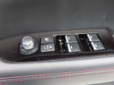 運転席のパワーウインドースイッチ部です。よく触れる場所だからこそ、使用状態があらわれますよね。ぜひこうした所もチェックしてください。