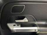 メモリー付き電動シートも装備されておりますのでシート位置を3パターン記憶できます。