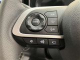 【ステアリングスイッチ付ハンドル】ナビゲーションに視線を移さず、ハンドルから手を離さず、運転に集中したまま手元でオーディオ操作できます♪
