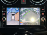 上から見たような画像で車庫入れなどに便利なアラウンドビューモニター