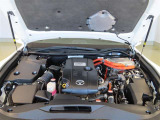 2500ccガソリンエンジン+モーターのハイブリッドです。