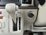 【CVT】低速から中速域ではショックの少ないスムーズな加速を実現。高速域では回転数を抑え、燃費の向上に貢献します。