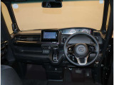オシャレなインテリアで運転する気分も盛り上がりますよね^^