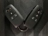 電子カードキーを携帯していれば、ドアハンドルやバックドアのリクエストスイッチを押すだけでドアの施錠・解錠気軽に出来ます。遠くはなれた場所からの操作も可能です。盗難防止のイモビライザー機能装備です!!!