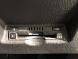 【ETC2.0装着車】カーナビと連携させることで全国の「ITSスポット」と双方向通信し渋滞を回避するルートを案内します。情報配信を受けるたびに最速のルートを再検索。料金所もストレスなく通過できます。