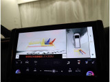 車体の前後左右に設置されたカメラにより、リアルタイムで安全確認ができるところが大きな魅力。十字路や駐車場、狭い路地での走行など、死角ができやすい場面で力を発揮します。