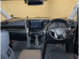 オシャレなインテリアで運転する気分も盛り上がりますよね^^