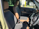 ★運転席シートリフター★身長の高い人でも低い人でも座面の高さ調節でベストポジションに設定できます!