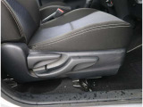 【シートアジャスター】上下調整できるシートアジャスター!運転手にあったドライバーズポジションができますね。