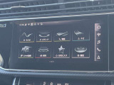 MMI コントロールパネル。シンプルなデザインのメニューなどによって優れた操作性を実現しています。ハプティック技術という振動装置がタッチパネルに付加されており押すと指先に振動のアンサーバックがあります