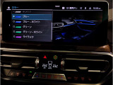 【ⅰドライブナビゲーション】文字情報も鮮明に表示する高解像度カラーディスプレイを採用。視認性に優れた地図デザインと特徴的な建造物を目印にした描写表示で現在位置を把握できます。地図データの更新も可能です