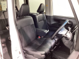 運転席、助手席☆ともに広々としており、ゆとりのある空間となっております♪