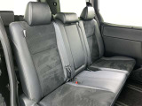 後部座席も当然、綺麗・清潔に仕上げております。内装の綺麗なお車は気持ちが良いですし、コンディションのいい車が多いです。