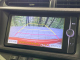 【バックカメラ】駐車時に後方がリアルタイム映像で確認できます。大型商業施設や立体駐車場での駐車時や、夜間のバック時に大活躍!運転スキルに関わらず、今や必須となった装備のひとつです!