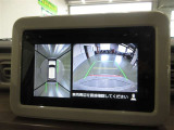 車両を上から見たような映像をナビ画面に表示するパノラミックビューモニター。