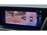 【360度カメラシステム】リバースと連動し、車両後方の映像をディスプレィに表示歪みの少ないカメラにより鮮明な画像で後退の運転操作をサポートします。