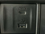 【USBポート】USBポートも装備されています、スマートフォンの充電やオーディオに連携も可能です、今や欠かせない装備の一つです!