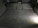 後部のシートを倒すとこんなに広々空間が!大きなお荷物を乗せる時でも心配ありません!