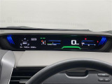 【メーターまわり】ドライバーから見やすい位置にあって安全運転に寄与します。マルチインフォメーションディスプレイでは、クルマに関する情報の確認はもちろん、各種安全機能・装備のON/OFFも設定可能。