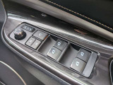 パワーウィンドウのスイッチですよ。運転席に居ながら窓を開け閉めのコントロールできます。