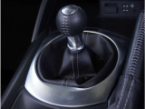 【シフトレバー】シフトもとても操作しやすいデザインになっております。運転する人の事を第一に考えた操作性の高い仕様です。