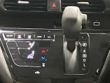 自然に手が届き操作性の良いシフトレバー!