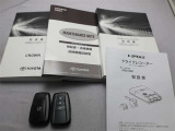 取説・メンテナンスノート・スマートキーの3点セットです。