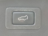 【パワーバックドア】スマートキーや運転席のボタンを押すだけでリアゲートが自動で開閉します!荷物を持っている時や、高い位置にあるバックドアを閉める際に便利な機能です♪
