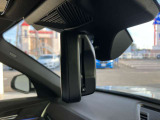 ETC内臓 自動防眩ルームミラー :後続車のライトが反射しても眩しくないように、ミラーの反射率を自動的に調整します。