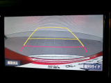 バックモニターで、駐車時に見えにくい後方をしっかり確認できます。