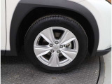215/60R17タイヤを装備しています。※各ホイールのキズ等をご確認くださいませ。