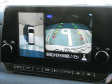 空の上から見下ろすように車の全周囲が表示されるアラウンドビューモニター☆駐車が得意になるとお出掛けも楽しくなります♪