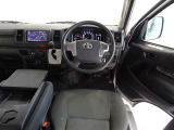 視界良好、操作しやすい運転席です。