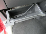 車検証が入るジャストサイズなグローブボックスです♪♪