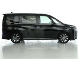 両側パワースライドドア付きだから、狭い駐車スペースなどでの 乗り降りラクラク!小さなお子さまのいるご家庭には嬉しい装備。