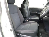 見えないところまで徹底洗浄!中古車をキレイで気持ちよくお乗りいただけるよう、トヨタ認定中古車はしっかりクリーニング。エンジンルームやシートを外した洗浄まで目に見えないところまで徹底的に洗浄しています。