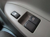 ビジネスカーでも快適装備は外せません。運転席&助手席はパワーウインドウです。(挟み込み防止機能付き)。