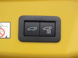 バックドアに設置されたパワーバックドアスイッチです。