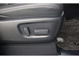 パワーシート搭載。微妙な調整が手軽にでき、ピッタリのポジションで運転することが可能です。