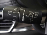 【オートワイパー機能】レバーをAUTOの位置にしているとき、レインセンサーが雨を感知すると、雨量に応じて、ワイパーが自動で作動します。