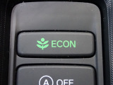 エンジン、エアコンなどを制御し低燃費な『ECONモード』に、また走りを楽しみたいとき、空調など快適性を重視したいときにはスイッチOFFで通常モードに切り替えができます!