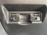 【ETC】有料道路を利用する際に料金所で停止することなく通過できる、ETC車載器(ノンストップ自動料金収受システム機器)が装備されています。セットアップを行うことで利用可能になります。