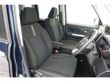 しっかりとしていて上質な座り心地のシートです。 座り心地も良くて長時間の運転も快適ですよ。 肌触りの良いシートが評判です。