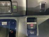 パーキングブレーキは指一本で操作可能な電子制御パーキングブレーキを採用しています。